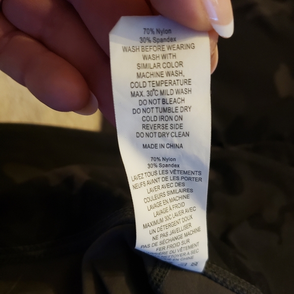 8-10 Zyia Luxe Camo Slash Leggings - Picture 3 of 6